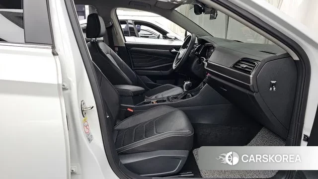 Volkswagen 7th Generation of Jetta 2023 Белый из Кореи, фото 2