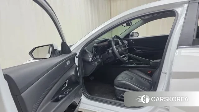 Hyundai The New Avante (CN7) 2023 Белый из Кореи, фото 2