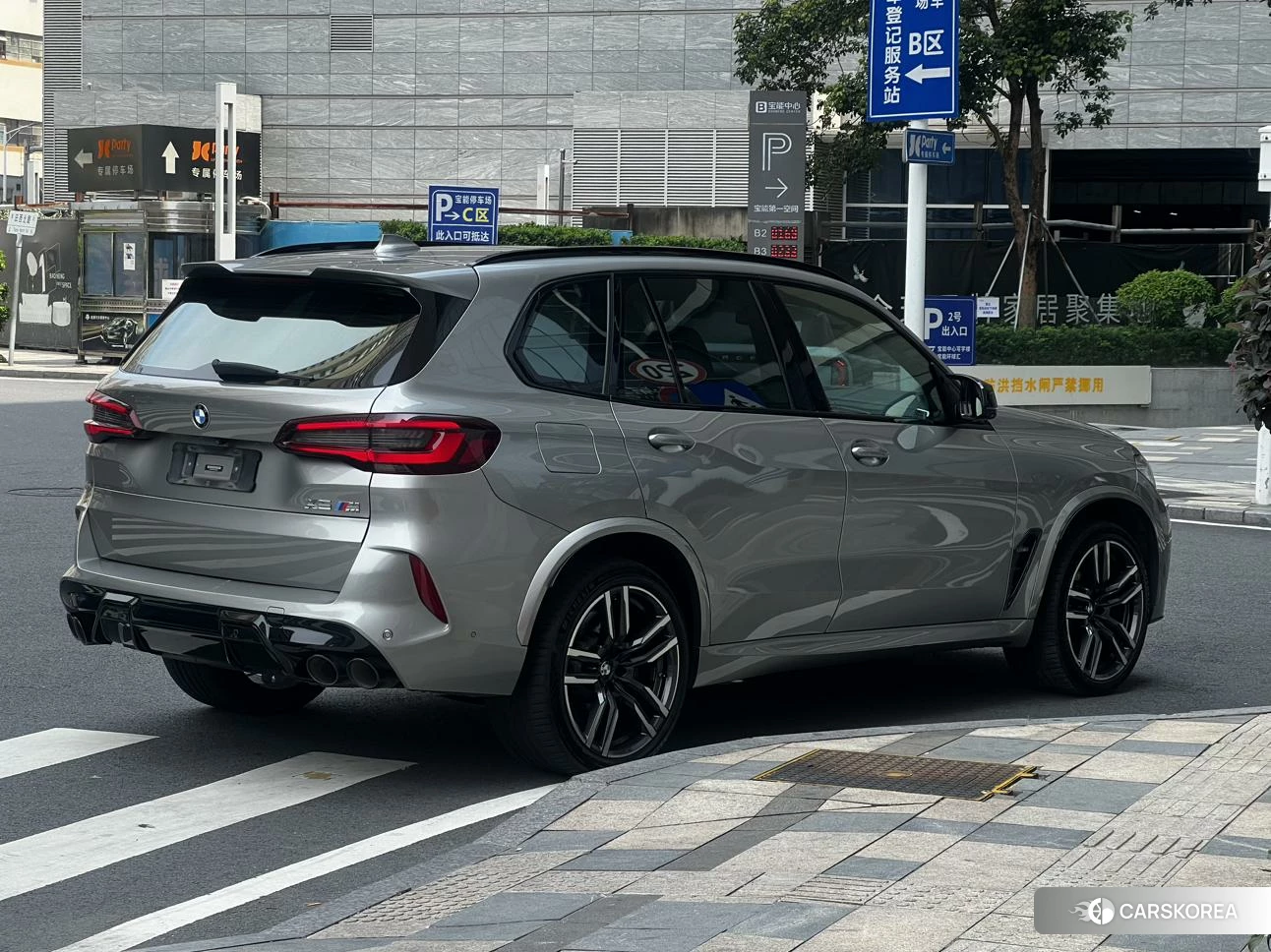 BMW X5 M 2021 Серебристо-серый из Китая, фото 2