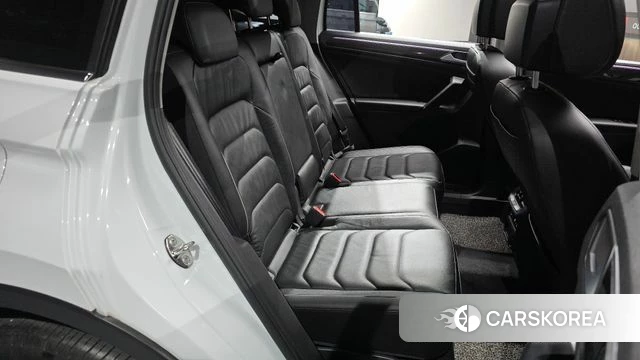 Volkswagen Tiguan second Generation 2022 Белый из Кореи, фото 2
