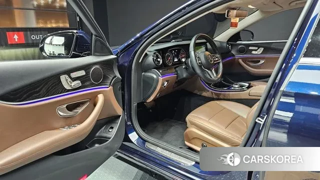 Mercedes-Benz E-Class W213 2018 Синий из Кореи, фото 2