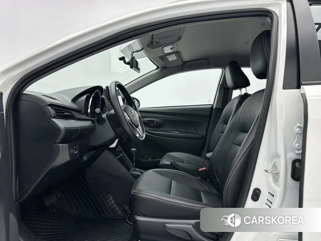 Toyota YARIS L Zhixuan 2023 Белый из Китая, фото 2
