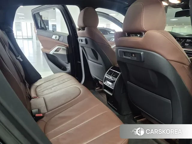 BMW X6 (G06) 2022 Черный из Кореи, фото 2