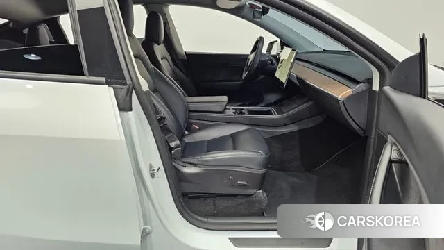 Tesla Model Y 2021 Белый из Кореи, фото 2