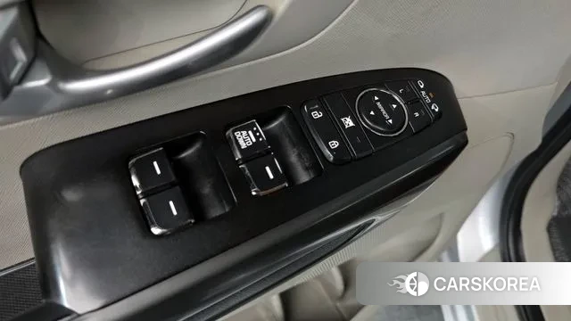 Kia The New Carnival 2018 Серебристо-серый из Кореи, фото 2