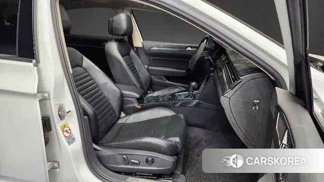 Volkswagen Passat GT (B8) 2018 Белый из Кореи, фото 2