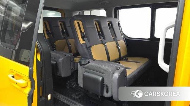Hyundai Staria 2023 Желтый из Кореи, фото 2