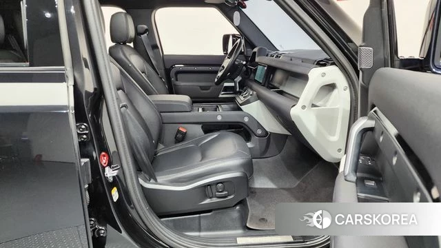 Land Rover Defender (L663) 2022 Черный из Кореи, фото 2