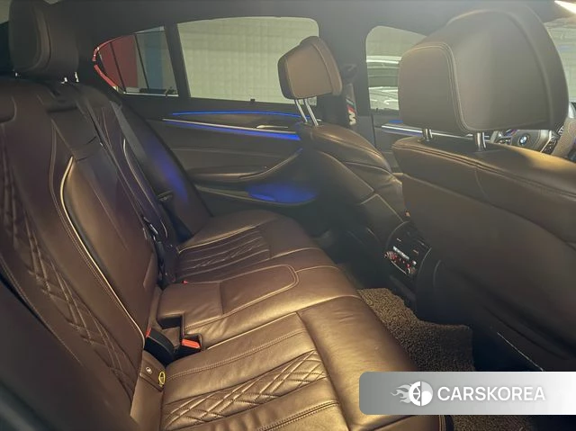 BMW 5 Series (G30) 2018 Белый из Кореи, фото 2