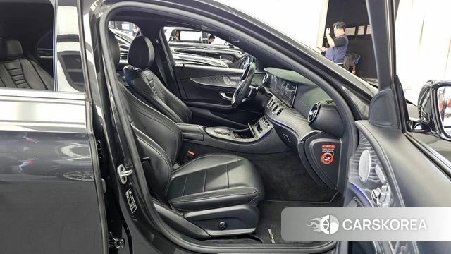 Mercedes-Benz E-Class W213 2021 Серый из Кореи, фото 2