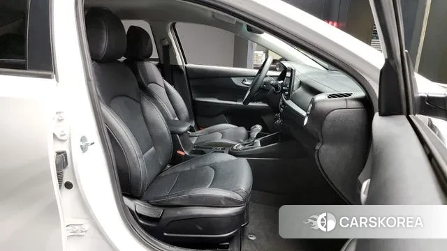 Kia The New K3 2nd generation 2022 Белый из Кореи, фото 2