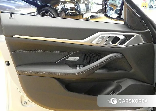 BMW 4 Series (G22) 2025 Серебристо-серый из Кореи, фото 2