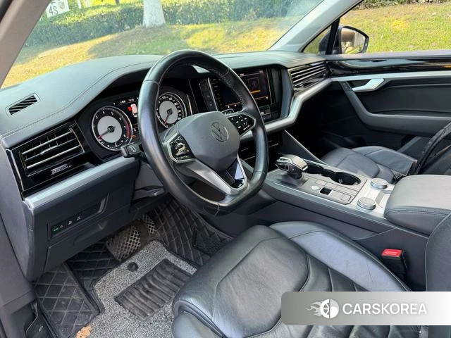 Volkswagen Touareg 2021 Черный из Китая, фото 2