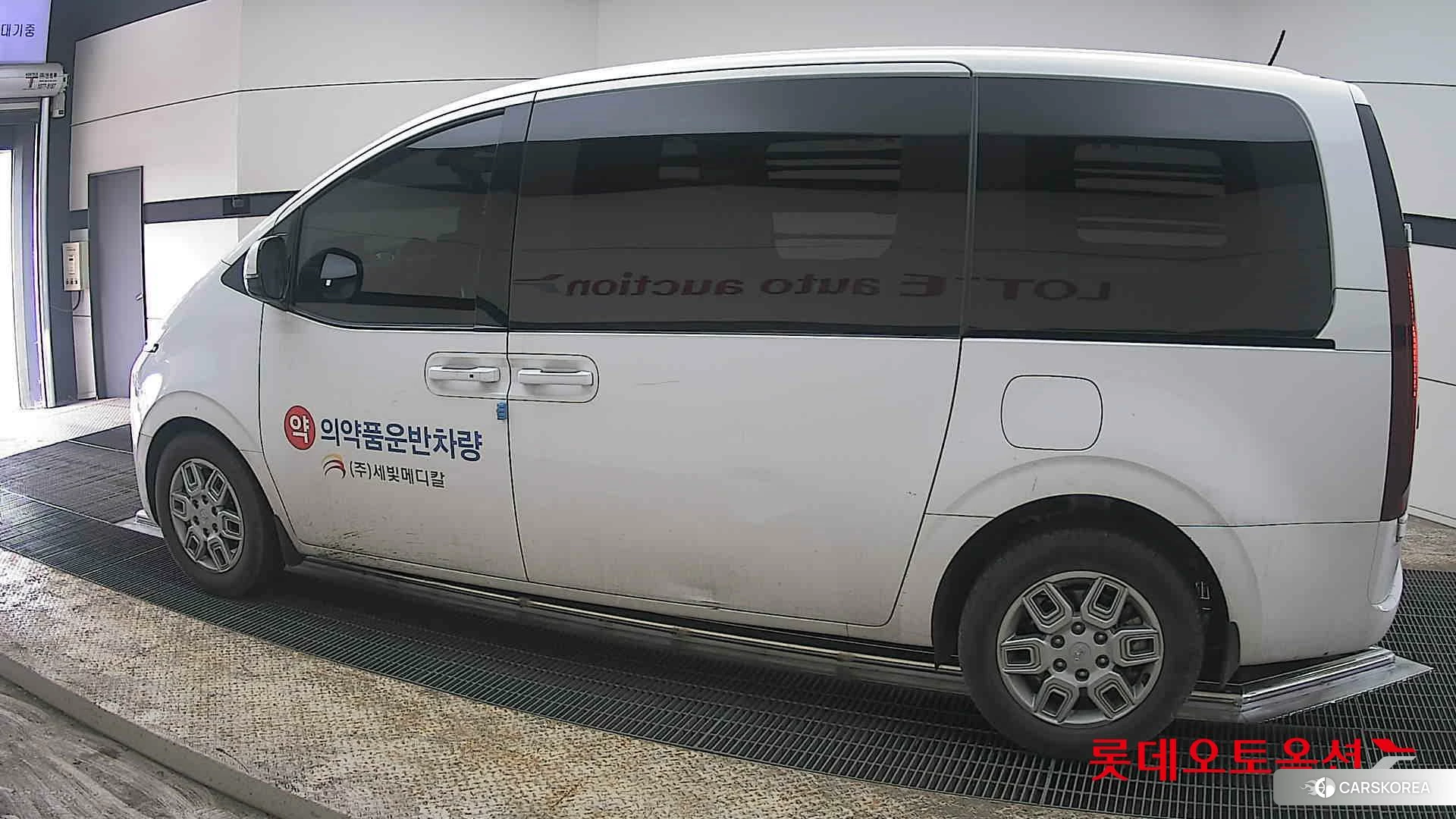 Hyundai Staria 2022 Белый из Кореи, фото 2