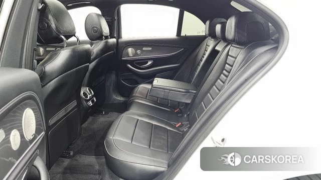 Mercedes-Benz E-Class W213 2022 Белый из Кореи, фото 2