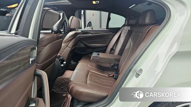 BMW 5 Series (G30) 2020 Белый из Кореи, фото 2