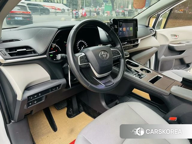 Toyota Saina 2023 Белый из Китая, фото 2