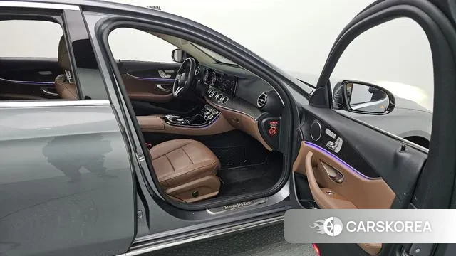 Mercedes-Benz E-Class W213 2018 Серый из Кореи, фото 2