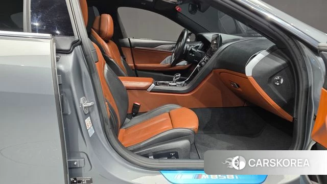 BMW 8 Series (G15) 2023 Серебристо-серый из Кореи, фото 2