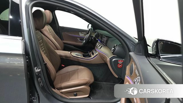 Mercedes-Benz E-Class W213 2021 Серый из Кореи, фото 2