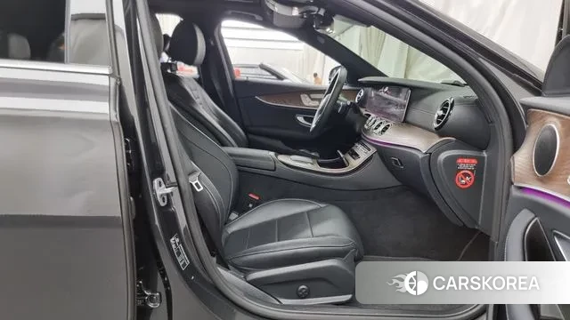 Mercedes-Benz E-Class W213 2023 Серый из Кореи, фото 2