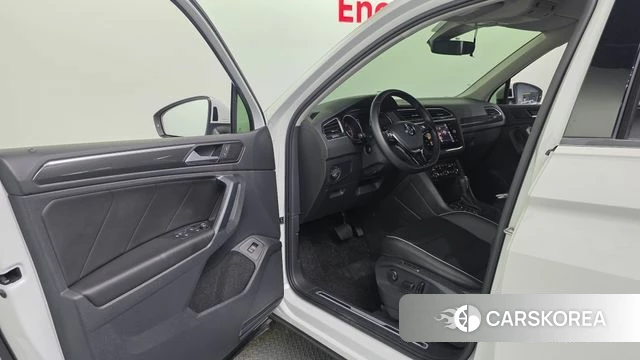 Volkswagen Tiguan second Generation 2020 Белый из Кореи, фото 2