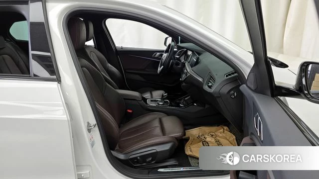 BMW 1 Series (F40) 2021 Белый из Кореи, фото 2