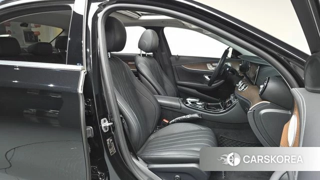 Mercedes-Benz E-Class W213 2020 Черный из Кореи, фото 2