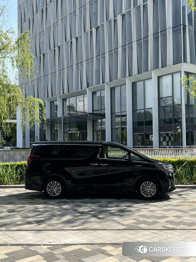 Toyota Elfa 2023 Черный из Китая, фото 2