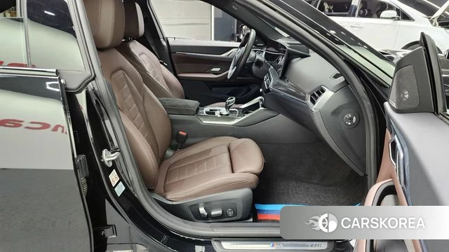 BMW i4 2023 Черный из Кореи, фото 2