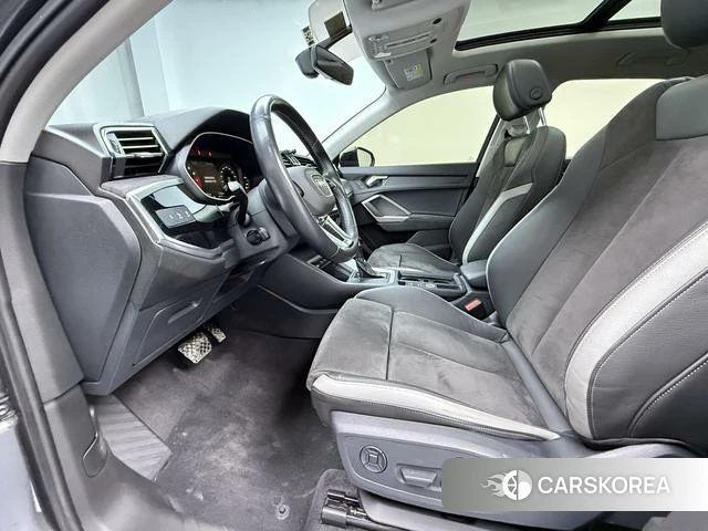 Audi Q3 2021 Темно-серый из Китая, фото 2