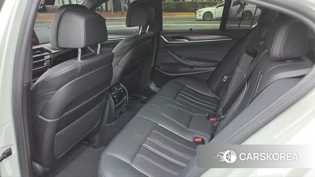 BMW 5 Series (G30) 2022 Белый из Кореи, фото 2