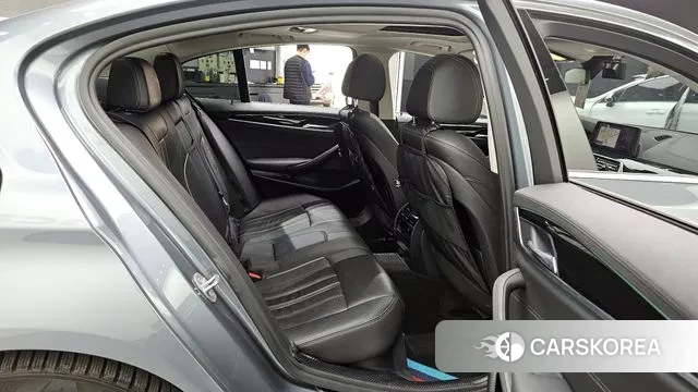 BMW 5 Series (G30) 2019 Серый из Кореи, фото 2