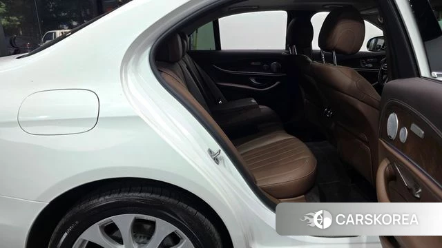 Mercedes-Benz E-Class W213 2018 Белый из Кореи, фото 2