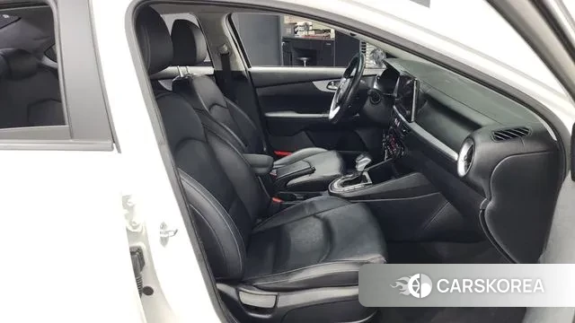 Kia The New K3 2nd generation 2021 Белый из Кореи, фото 2