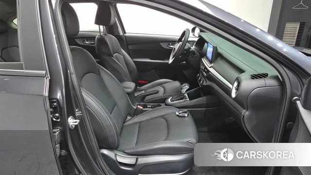 Kia The New K3 2nd generation 2023 Серый из Кореи, фото 2