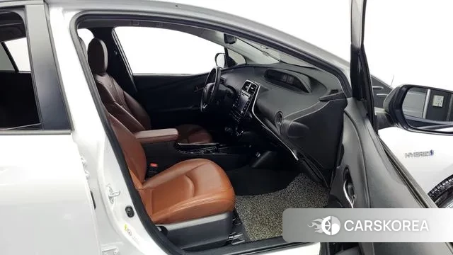 Toyota Prius 4th Generation 2021 Белый из Кореи, фото 2