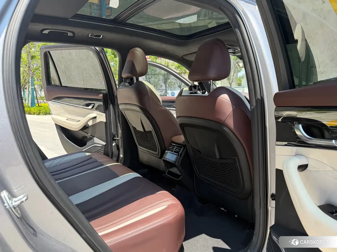 Geely Automobile Xingyue L 2022 Silver/gray из Китая, фото 2