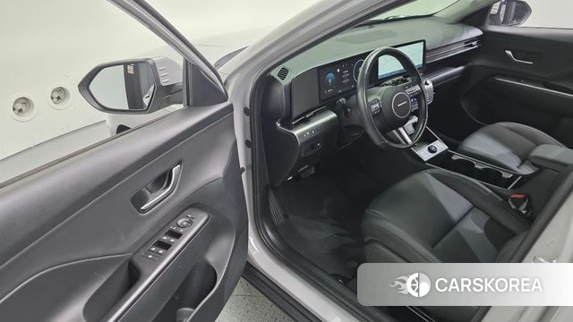 Hyundai Kona (SX2) 2023 Серебристо-серый из Кореи, фото 2