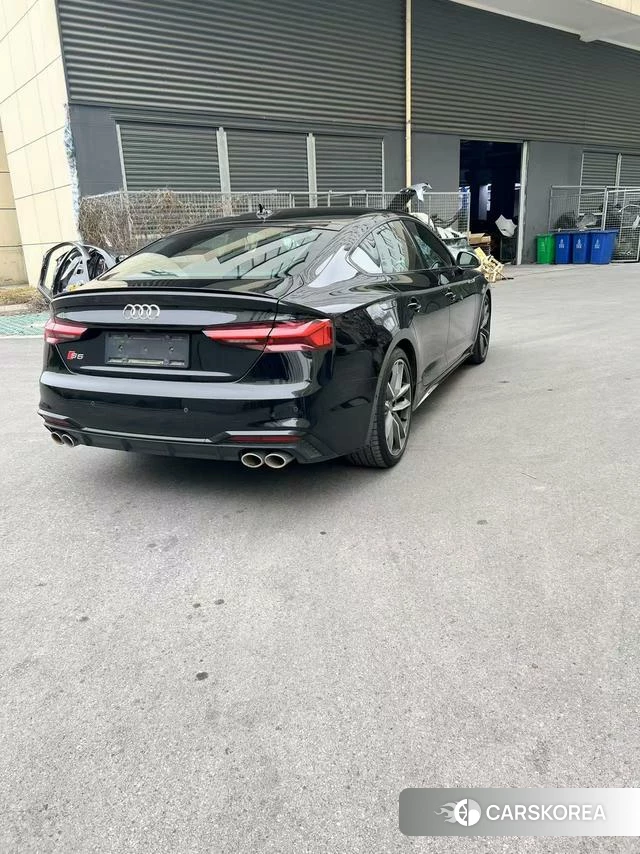 Audi S5 2022 Черный из Китая, фото 2