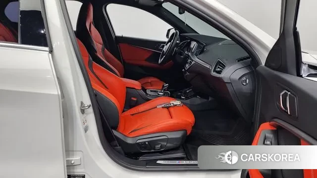 BMW 1 Series (F40) 2023 Белый из Кореи, фото 2