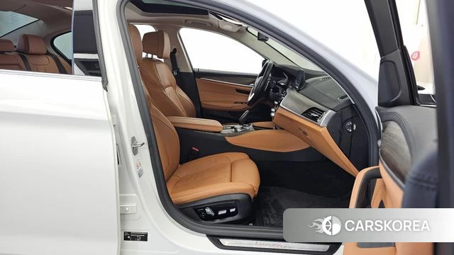 BMW 5 Series (G30) 2019 Белый из Кореи, фото 2