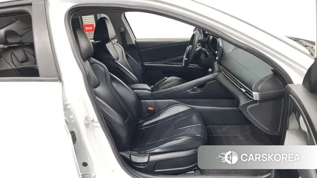 Hyundai The New Avante (CN7) 2024 Белый из Кореи, фото 2