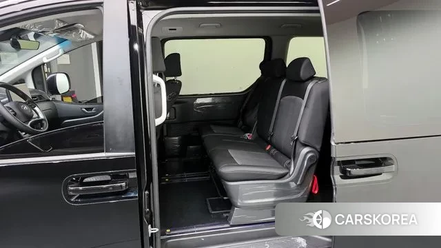 Hyundai Staria 2023 Черный из Кореи, фото 2