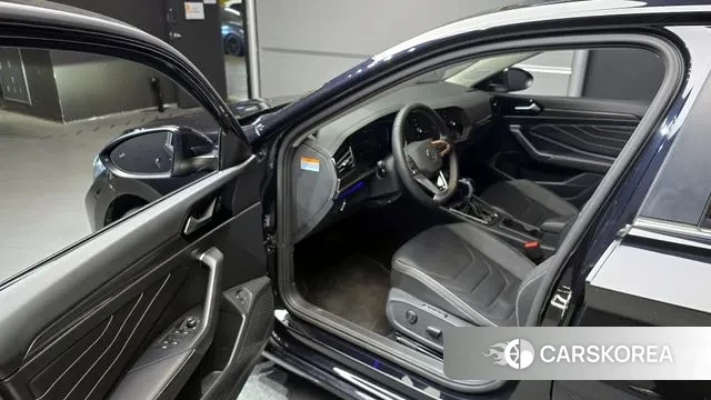 Volkswagen 7th Generation of Jetta 2022 Черный из Кореи, фото 2