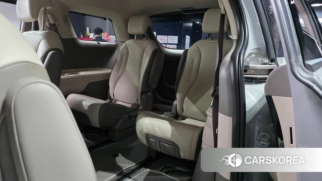 Kia The New Carnival 4th Generation 2024 Серебристо-серый из Кореи, фото 2