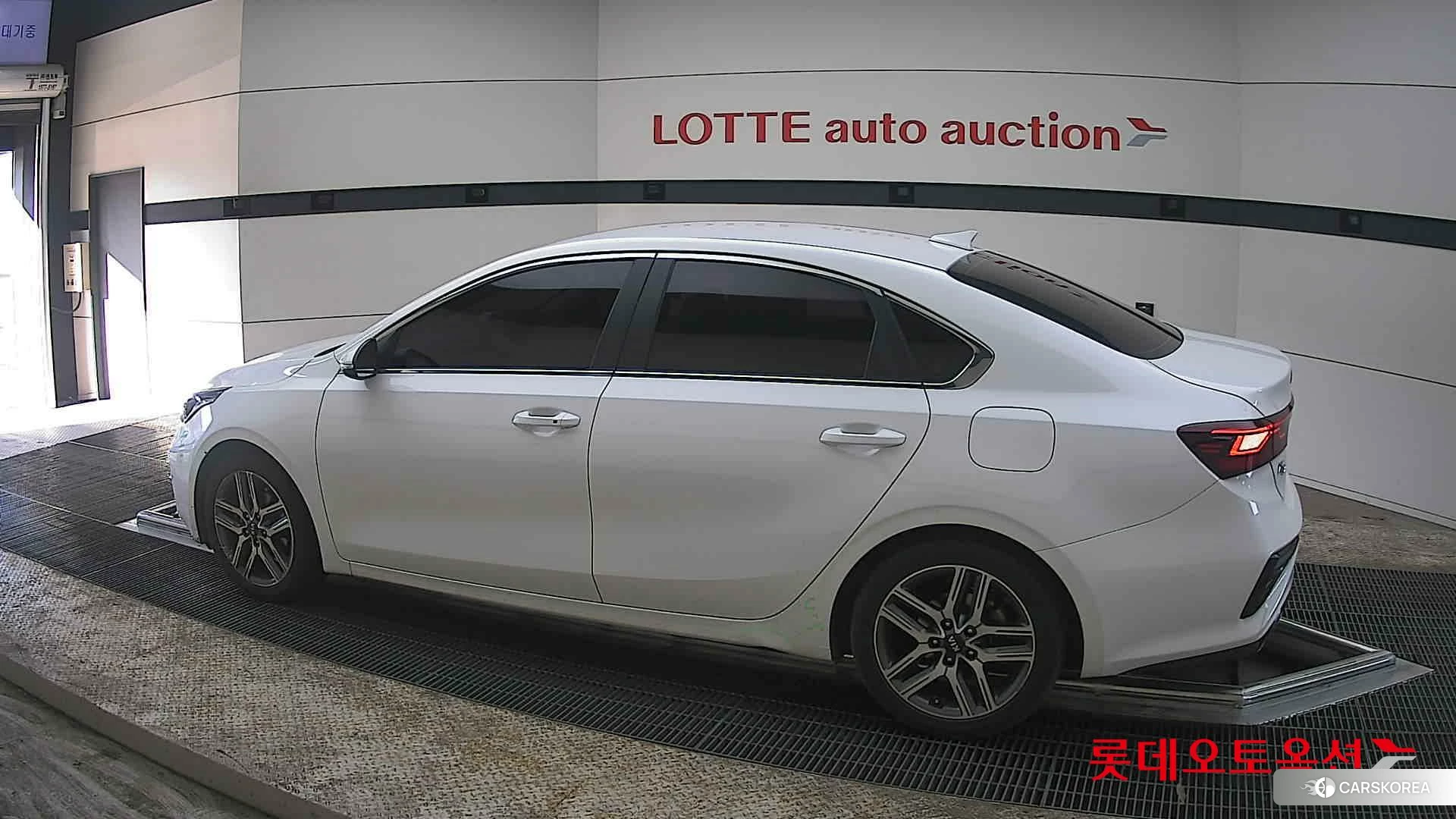 Kia K3 2020 Snow White Pearl из Кореи, фото 2