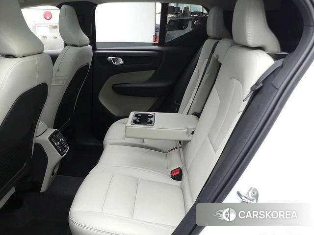 Volvo XC40 2024 Белый из Кореи, фото 2