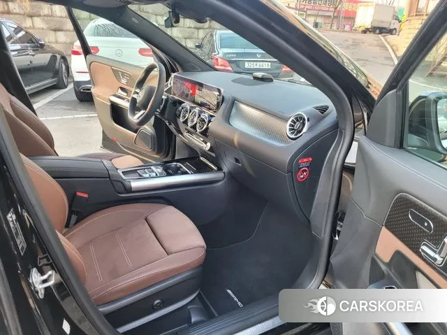 Mercedes-Benz GLA - Class H247 2025 Черный из Кореи, фото 2