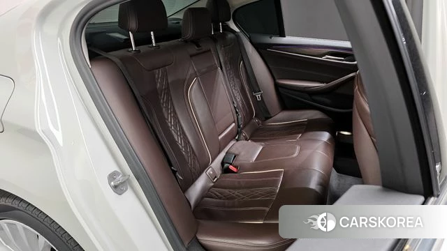 BMW 5 Series (G30) 2019 Белый из Кореи, фото 2